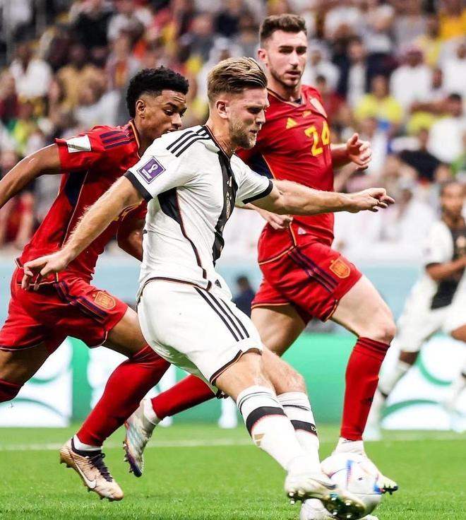 准备去沙特？太阳报：萨拉赫与亨德森聚餐，向后者请教了众多问题（将赴沙特？《太阳报》称萨拉赫与亨德森聚餐，向其取经问策）