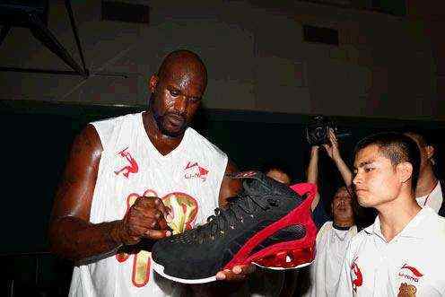 梦幻联动！齐达内晒与樊振东打乒乓球照片（跨界同框！齐达内晒照与樊振东乒乓切磋）