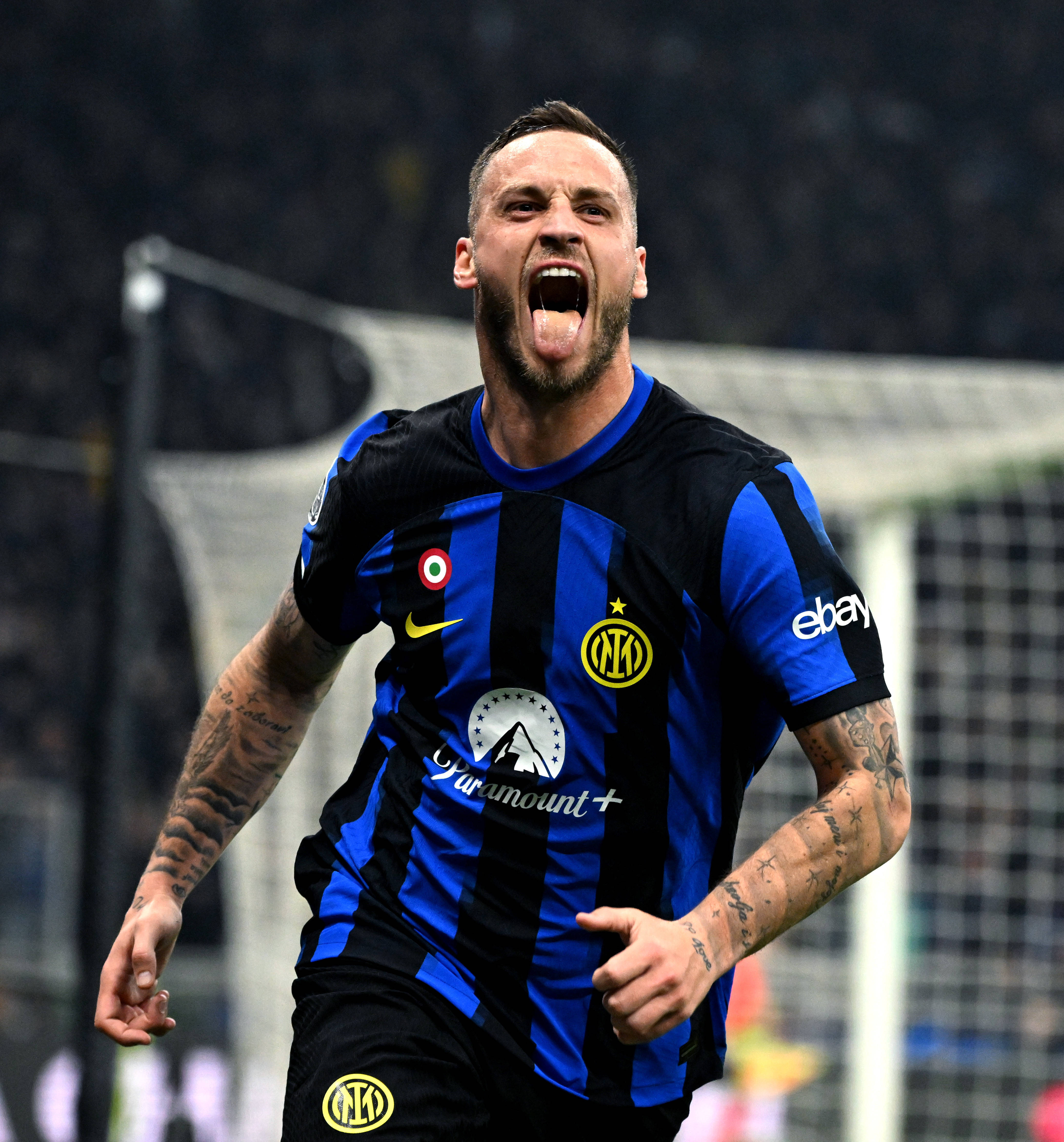 曝沙特欲1亿签青木，若成交曼联坐收3700万！但还需给另一队分成（据称沙特砸1亿求购青木，成交曼联可进账3700万，仍需与另一队分成）