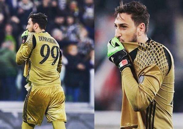 挑事？每日邮报称安东尼比赛中头槌犯规，逃过一张红牌（每日邮报：安东尼疑似头槌犯规，裁判未出红牌）