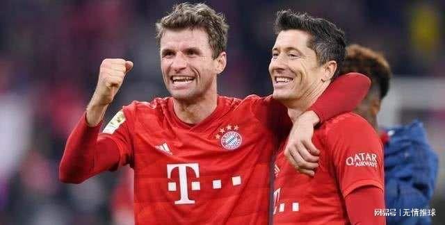 维港昨晚举行了热刺无人机表演，现场摆出队徽、球衣等标志（维港夜空上演热刺无人机秀，队徽与球衣图案亮相）