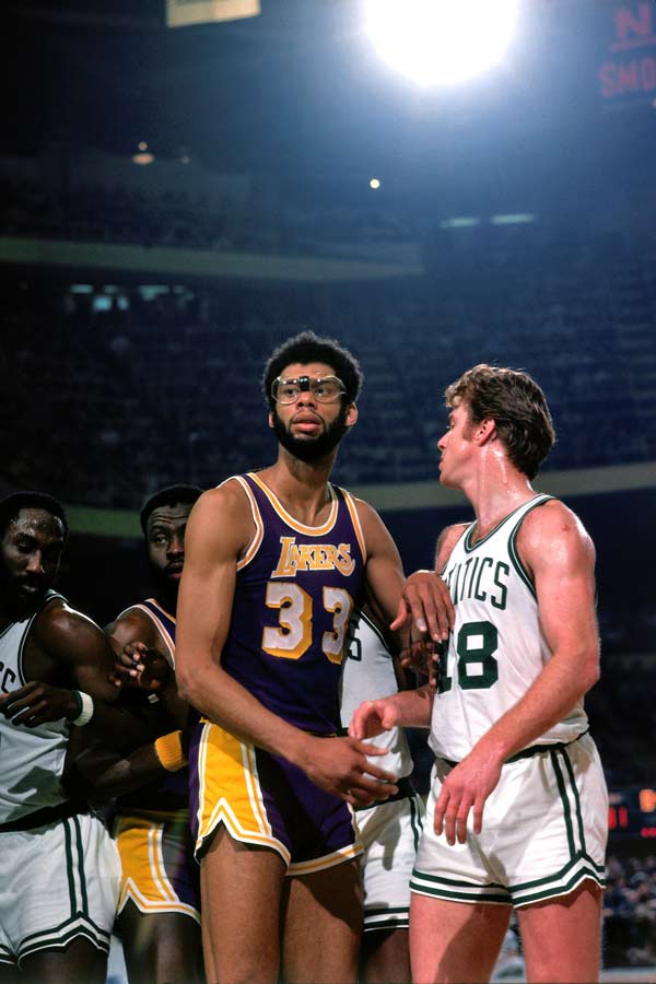 伊拉克主帅：回到主场我们要为全国球迷而战，全力争取胜利（伊拉克主帅：重返主场为全国球迷而战，尽全力争胜）