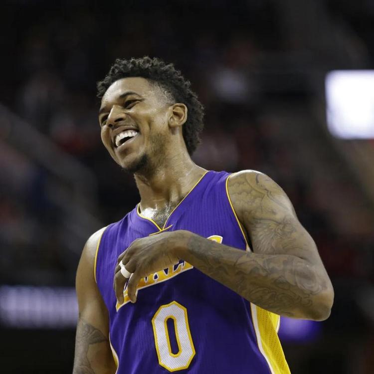 东契奇生涯30+5+5场次超越字母哥，升至历史第五（东契奇生涯30+5+5次数反超字母哥，位列历史第5）