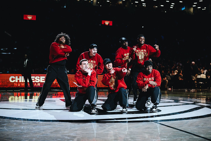 记者：奥斯卡身边人认为他没法继续踢球了，他在体能测试时突感不适（记者：奥斯卡身边人士称他或已无法再踢球，体能测试中突感不适）