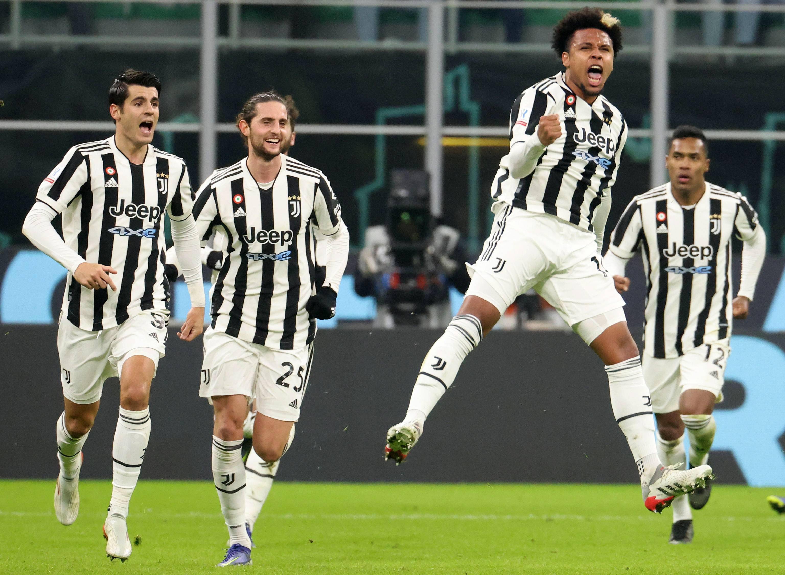 传记作者：莱万年少时常因身材自卑；他与渣叔的关系起初不好（传记作者披露：莱万少年因体型自卑，与渣叔最初关系不佳）