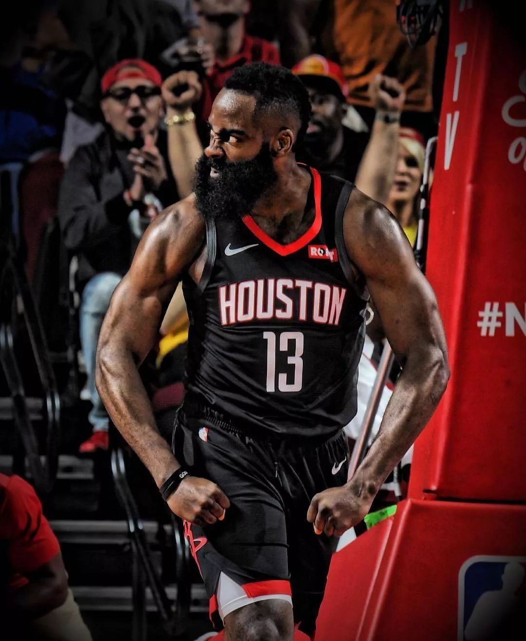 毛罗：尤文后防缺乏领袖，斯帕莱蒂应让他们展现个性成为领袖（毛罗：尤文后防缺少领袖 斯帕莱蒂应鼓励球员展现个性并挑起重担）