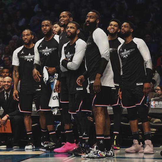 打得很激烈！广厦vs山西上赛季4次交手2胜2负（广厦与山西上赛季四度交锋，平分秋色2胜2负）