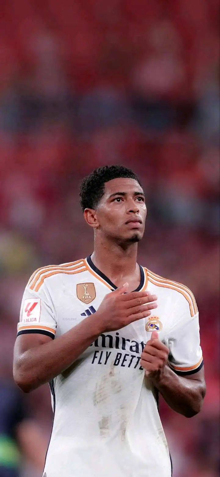 浓眉：弗拉格很会抓防守漏洞，我们的职责就是帮他创造机会（浓眉：弗拉格善于利用防守破绽，我们的任务是为他创造机会）