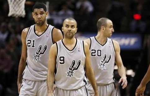 徐杰展现防守实力，成功限制霍勒迪（徐杰防守端高光，成功封锁霍勒迪）