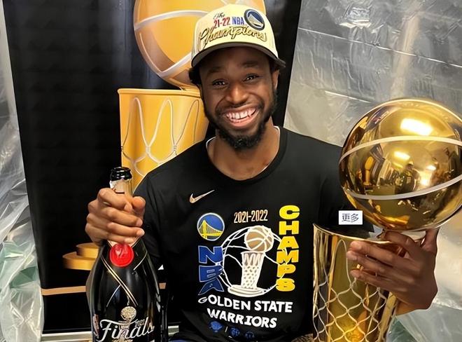 博主：今天中午河南队已抵达足协杯决赛地苏州，并进驻赛区（博主称河南队今日中午抵达苏州足协杯决赛地并已进驻赛区）