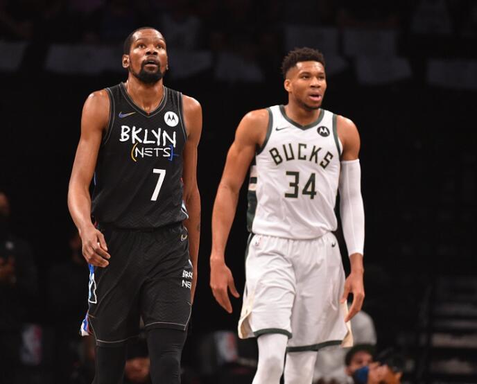 胡荷韬：现在膝盖还有很多问题；已不把自己看作年轻球员了（胡荷韬：膝盖问题仍多，已不再把自己当年轻球员）