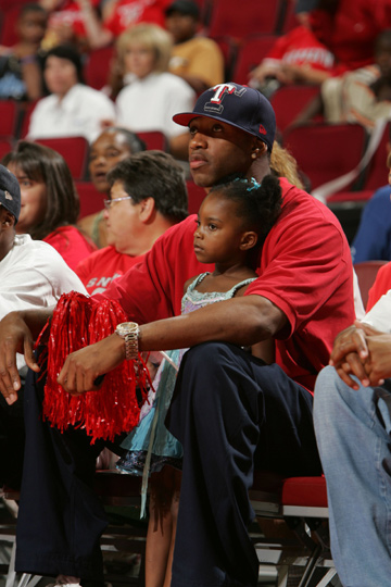 MVP+梅开二度：孔德vs法兰克福个人集锦（孔德vs法兰克福高光：梅开二度加冕MVP）