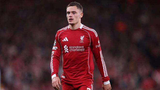 埃泽：丁丁是高水平足球思想家，这类球员是我自幼仰望的榜样（埃泽盛赞丁丁拥有顶级足球思维：这类球员自幼便是我的楷模）