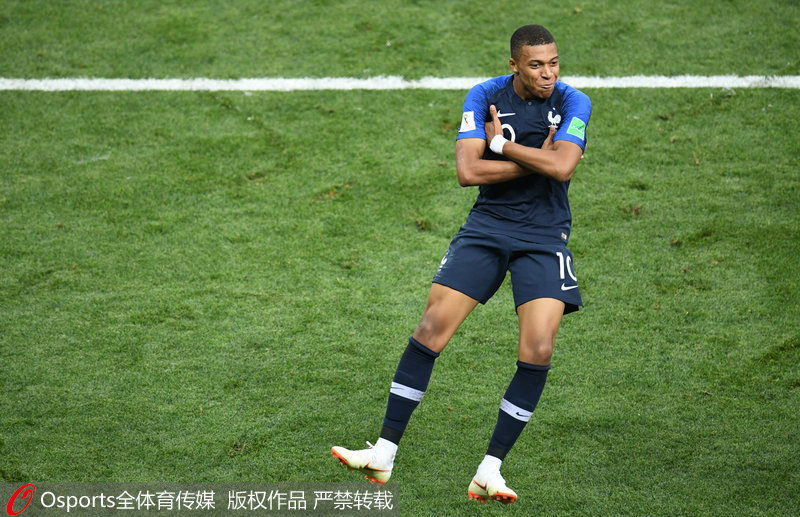 赶紧买断吧！老詹完全不设防 湖人内部矛盾随时会爆（迅速买断吧！詹姆斯毫无防守，湖人更衣室随时炸锅）