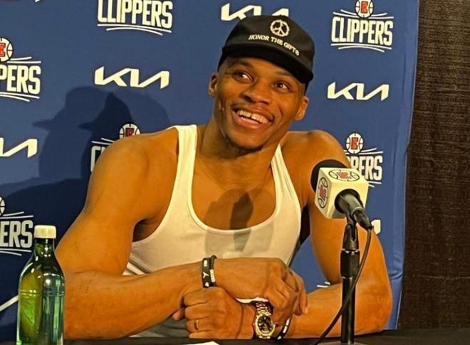 奥尼尔大儿子晒与科比雕像合影：特地来看看科比叔叔❤️RIP（奥尼尔长子晒与科比雕像合照：专程来向科比叔叔致敬，愿他安息）