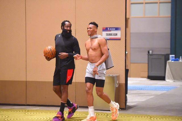 中超联赛总结：积分榜前三分析,（中超赛季盘点：积分前三队解析）