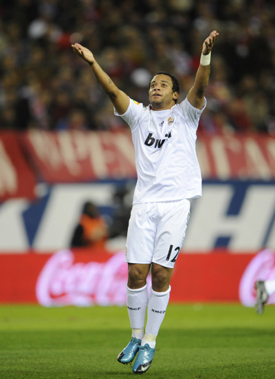 阿森纳发布战小蜜蜂赛前海报：因卡皮耶单人出镜（阿森纳发布对阵小蜜蜂赛前海报：因卡皮耶独自亮相）