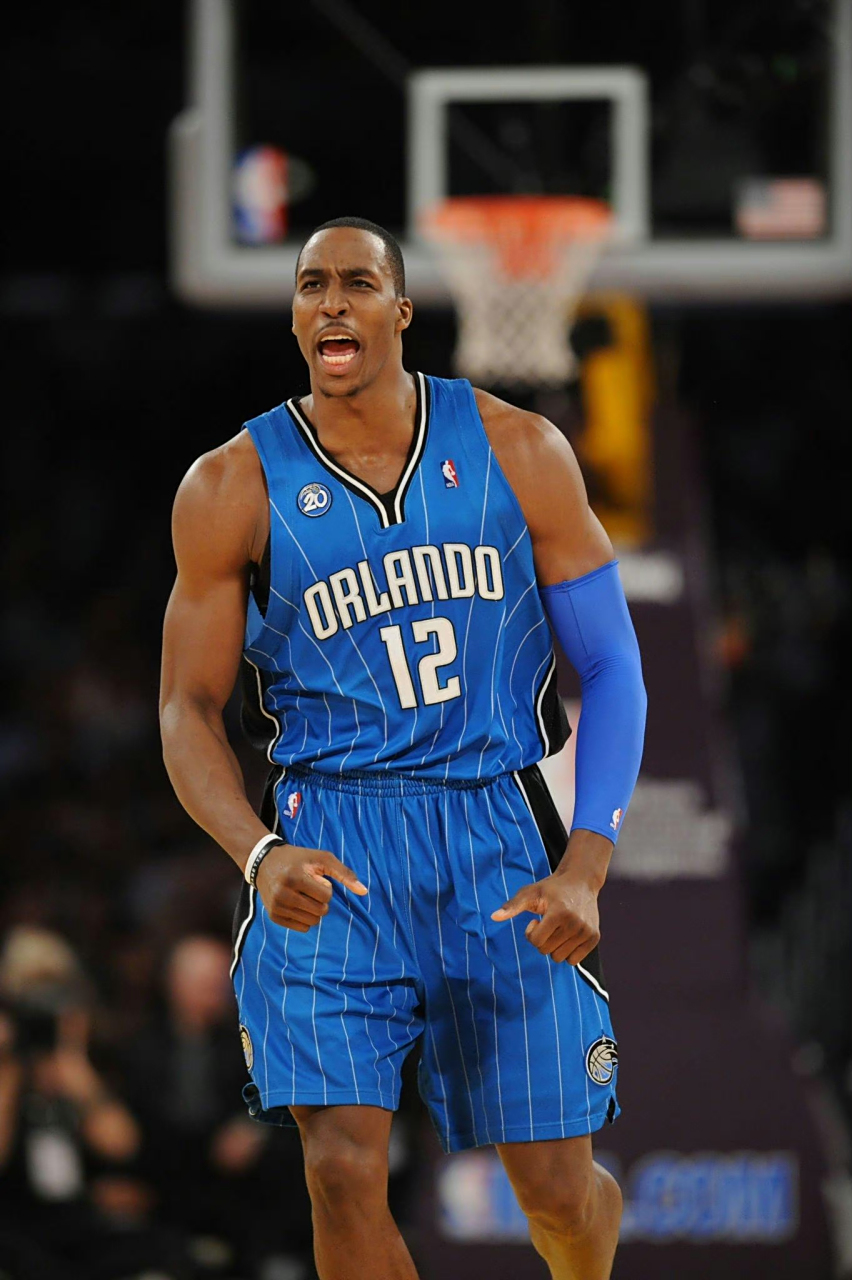 欧冠决赛用球谍照：包含白+深紫，灵感来自举办城市布达佩斯（欧冠决赛用球曝光：白与深紫配色，灵感源于举办地布达佩斯）