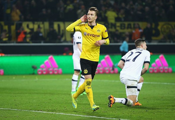 网友在梅西夜访诺坎普时偶遇他，梅西还向镜头打了招呼（夜访诺坎普的梅西被网友偶遇，并向镜头致意）