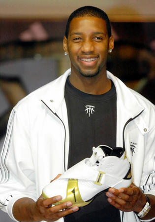 上海U20男足队员失利后哭成一片，徐根宝：哭什么？责任在我（上海U20男足失利后队员痛哭，徐根宝：别哭，责任我来担）