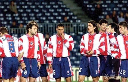 记者：阿什拉夫决定不进行手术治疗，他想参加非洲杯揭幕战（记者：阿什拉夫决定暂不手术，盼出战非洲杯揭幕战）