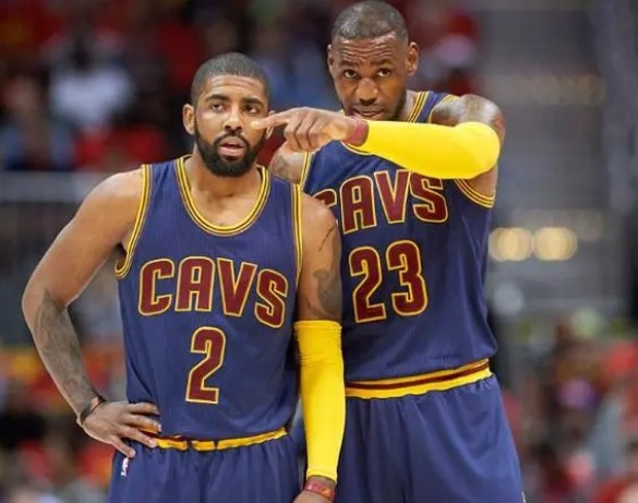 伊涅斯塔：中场球员当教练更能掌控全局，小法现在做得非常好（伊涅斯塔：中场出身执教更能把控全局，小法目前表现出色）