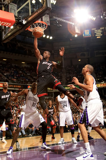 回击里沙利松，加布晒近3场英超北伦敦德比全场最佳奖杯（回敬里沙利松，加布晒出近三次英超北伦敦德比全场最佳奖杯）