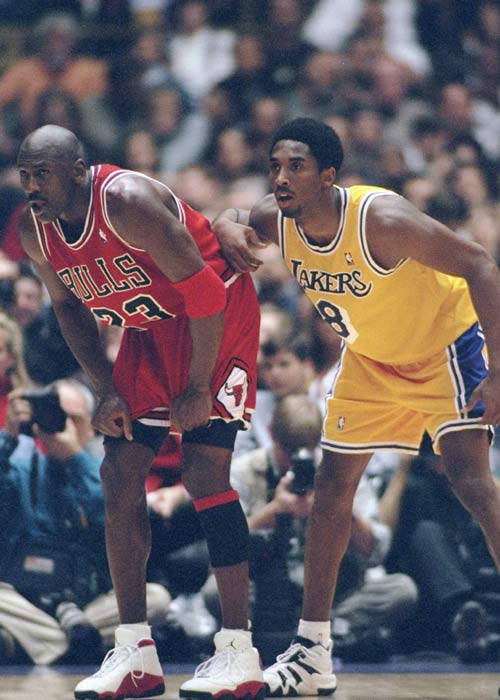 为欧洲杯预热，半决赛及决赛举办场地温布利球场进行无人机表演（欧洲杯预热：半决赛与决赛场地温布利球场上演无人机表演）